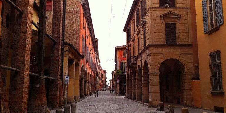 İtalya’nın Saklı Güzellikleriyle Büyüleyen Kızıl Şehri Bologna’nın Sırları