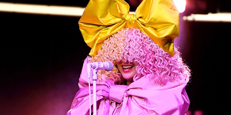 Müzik Dünyasının Gizemli Kadını Sia Hakkında Bilinmeyenler