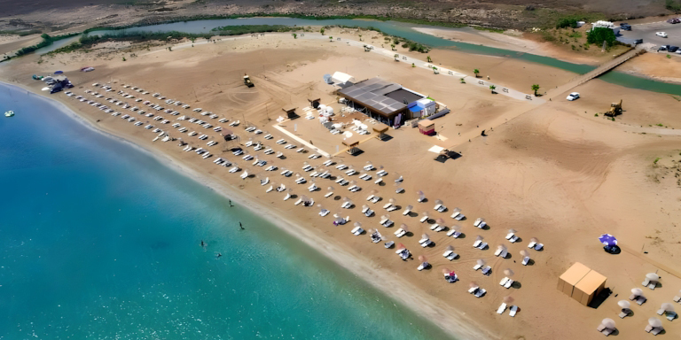 Kumsallarıyla Ünlü Kıbrıs'ın En Gözde Plajları